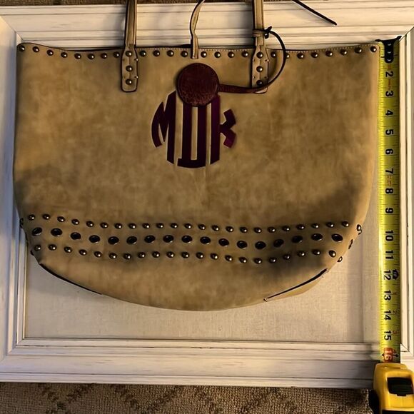 Sydney Love tan sueded leather tote with burgundy leather lining and studs NWOT - Picture 11 of 13